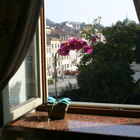 Apartment On Rynok Square 利沃夫 外观 照片
