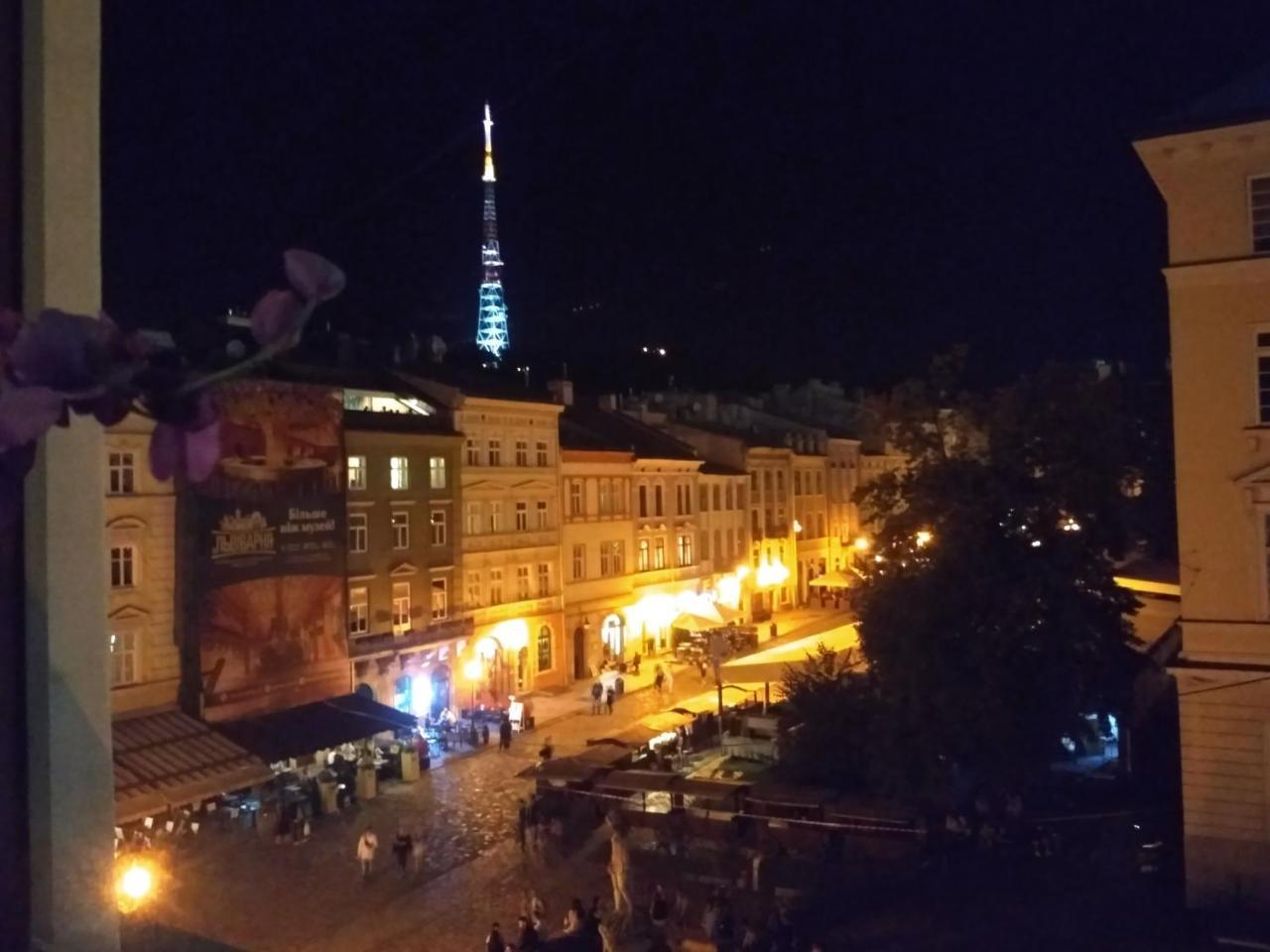 Apartment On Rynok Square 利沃夫 外观 照片