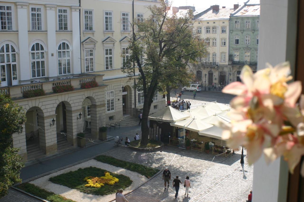 Apartment On Rynok Square 利沃夫 外观 照片