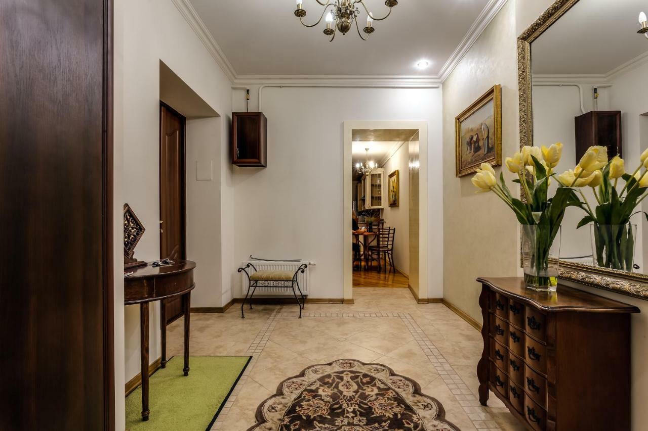 Apartment On Rynok Square 利沃夫 外观 照片