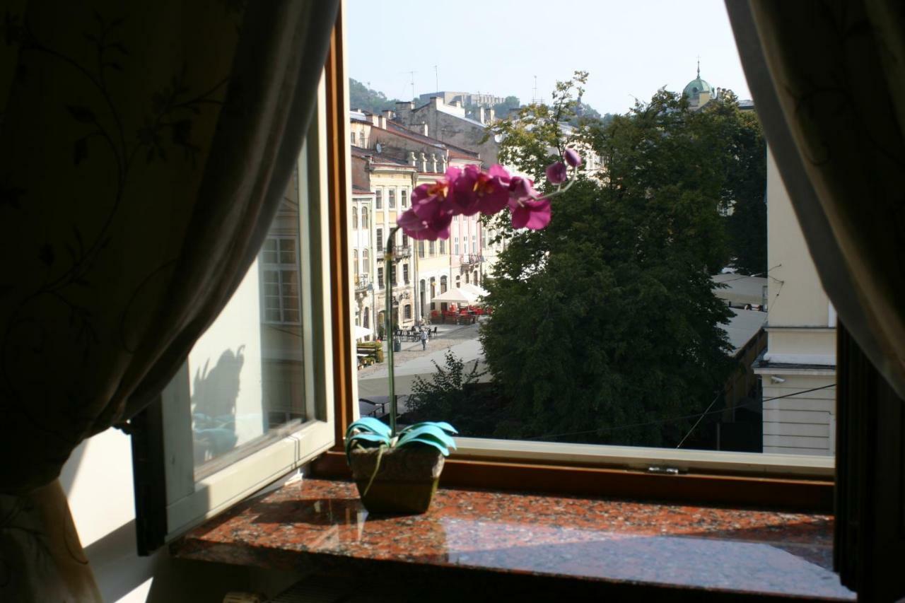 Apartment On Rynok Square 利沃夫 外观 照片
